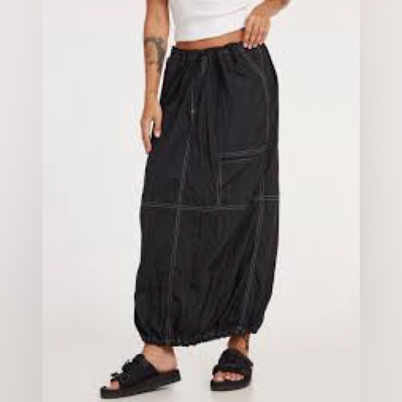 MOTEL ROCKS MASAO MAXI SKIRT IN PARACHUTE BLACK WITH WHITE STITCH - Picture 3 of 3